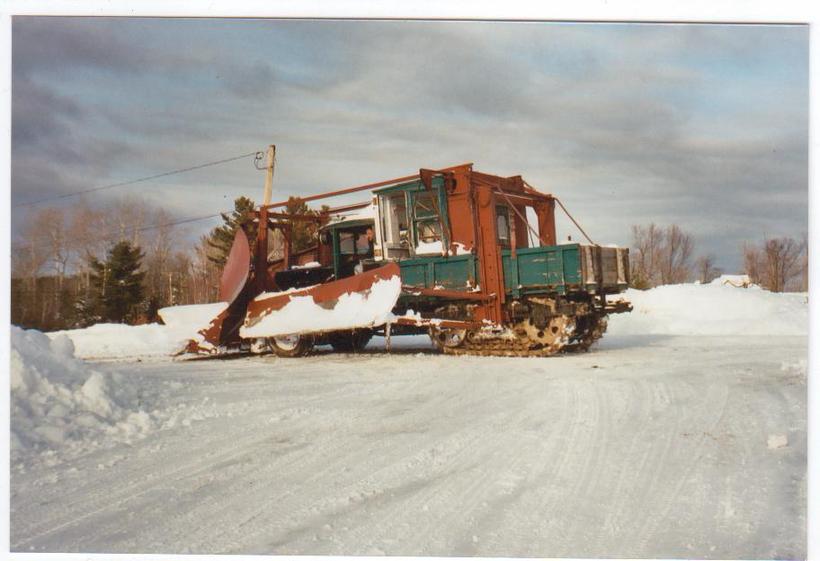 http://www.badgoat.net/Old Snow Plow Equipment/Trucks/Linn Tractor/Daryl Gushee's 1934 Snowplow Linn/GW820H561-11.jpg
